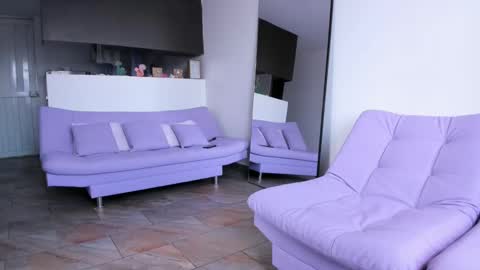 Snapshot of laurent_a chatting on 09/13/25, 06:40 Lucie online show from 09/13/25, 06:40