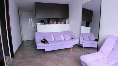 Snapshot of laurent_a chatting on 09/16/25, 08:10 Lucie online show from 09/16/25, 08:10