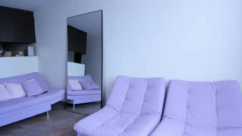 Snapshot of laurent_a chatting on 09/17/25, 03:35 Lucie online show from 09/17/25, 03:35