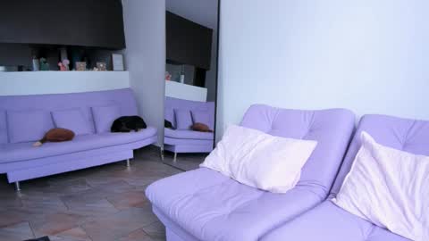 Snapshot of laurent_a chatting on 09/22/25, 07:16 Lucie online show from 09/22/25, 07:16