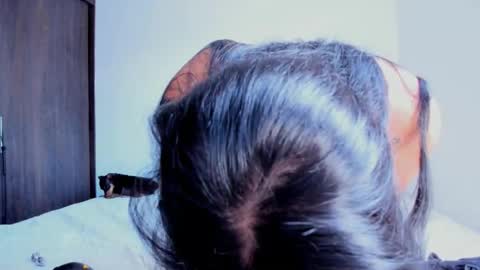 Snapshot of laurent_a chatting on 11/25/25, 09:48 Lucie online show from 11/25/25, 09:48