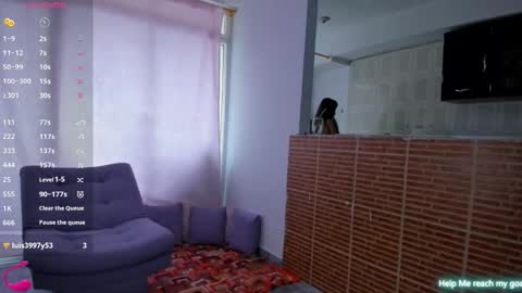 Snapshot of laurent_a chatting on 03/08/26, 03:38 Lucie online show from 03/08/26, 03:38