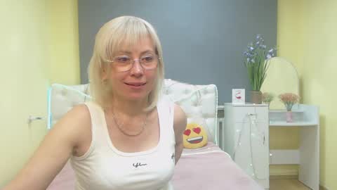 Snapshot of laurenwishy chatting on 05/15/26, 06:20 Lauren online show from 05/15/26, 06:20