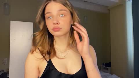 Snapshot of laurineleconey chatting on 03/01/26, 07:10 Bella online show from 03/01/26, 07:10