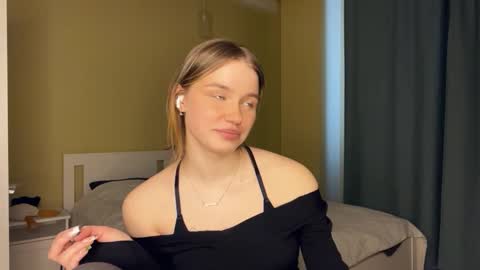 Bella online show from 03/16/26, 01:37