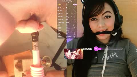 Snapshot of lauriss_ chatting on 11/17/25, 02:50 lauriss_ online show from 11/17/25, 02:50