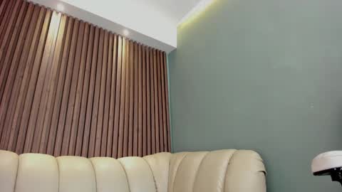 Snapshot of lauroberts chatting on 02/21/25, 07:01 Lau Roberts online show from 02/21/25, 07:01