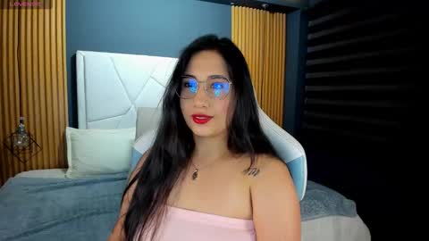 Snapshot of lauroberts chatting on 09/15/25, 03:39 Lau Roberts online show from 09/15/25, 03:39