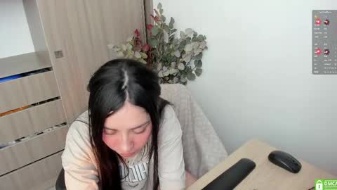 Snapshot of lauryn_chills chatting on 05/04/26, 06:59 Lauryn online show from 05/04/26, 06:59