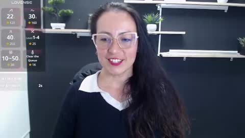 Snapshot of lauryn_jones chatting on 06/22/26, 08:39 Laury online show from 06/22/26, 08:39