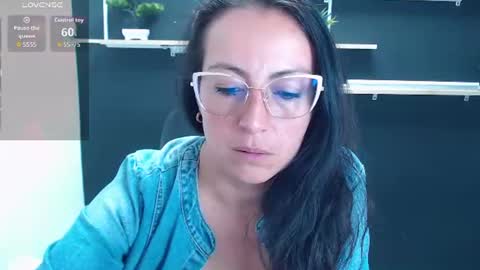 Snapshot of lauryn_jones chatting on 06/26/26, 07:29 Laury online show from 06/26/26, 07:29