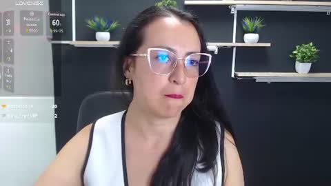 Snapshot of lauryn_jones chatting on 07/09/26, 06:01 Laury online show from 07/09/26, 06:01