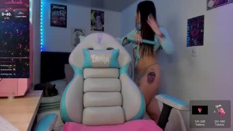 Snapshot of lauryn_muller_ chatting on 01/19/25, 07:36 Lau online show from 01/19/25, 07:36