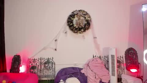  LaurynJeffers  online show from 10/04/25, 05:38