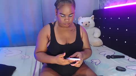 Snapshot of laurynwolf_ chatting on 12/25/24, 12:16 tania online show from 12/25/24, 12:16