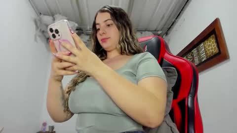 Lauu G online show from 12/22/25, 04:31