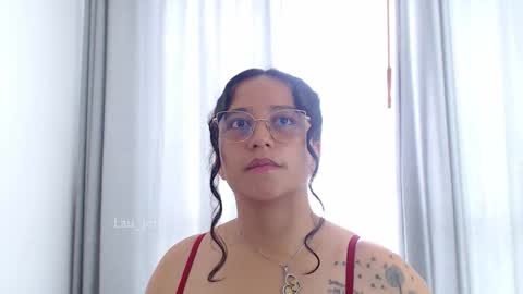 Snapshot of lauu_jones chatting on 10/23/25, 07:34 Laura online show from 10/23/25, 07:34