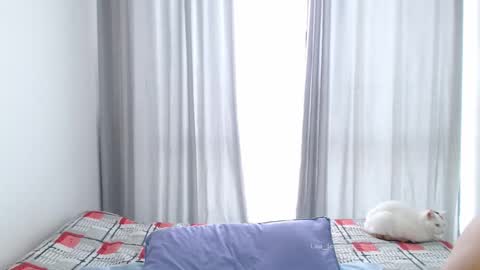 Snapshot of lauu_jones chatting on 11/23/25, 05:13 Laura online show from 11/23/25, 05:13