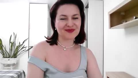 Snapshot of lavender_victoria chatting on 09/26/25, 05:28 Diana  online show from 09/26/25, 05:28