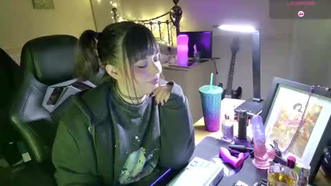 Snapshot of lavenderrzz19 chatting on 02/02/26, 03:33 Lavenderrzz online show from 02/02/26, 03:33