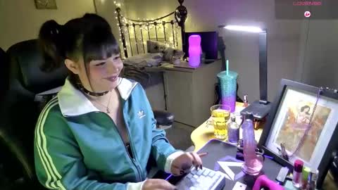 Snapshot of lavenderrzz19 chatting on 02/03/26, 02:33 Lavenderrzz online show from 02/03/26, 02:33