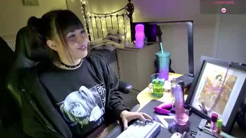 Snapshot of lavenderrzz19 chatting on 02/05/26, 02:22 Lavenderrzz online show from 02/05/26, 02:22