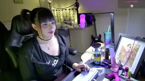 Snapshot of lavenderrzz19 chatting on 02/06/26, 02:20 Lavenderrzz online show from 02/06/26, 02:20