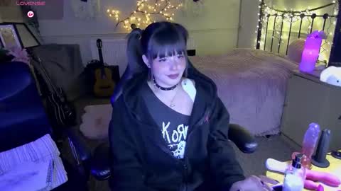 Snapshot of lavenderrzz19 chatting on 02/20/26, 03:23 Lavenderrzz online show from 02/20/26, 03:23