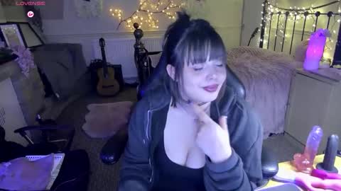 Snapshot of lavenderrzz19 chatting on 02/21/26, 08:54 Lavenderrzz online show from 02/21/26, 08:54