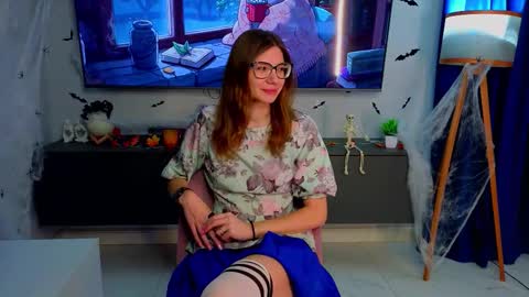 Snapshot of laveniadevoss chatting on 11/25/25, 06:24 Gloria online show from 11/25/25, 06:24