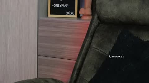 Snapshot of laviah chatting on 09/29/25, 01:11 Mara online show from 09/29/25, 01:11