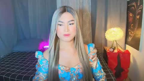 Snapshot of lavictoria_ladyboy chatting on 10/24/25, 09:17 Victoria online show from 10/24/25, 09:17