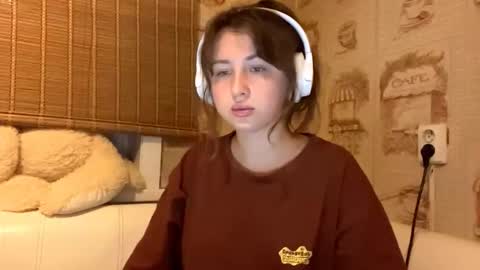 Snapshot of lavinabinney chatting on 11/30/25, 03:27 Emily online show from 11/30/25, 03:27