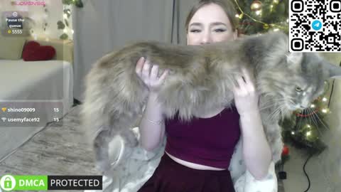 Snapshot of lavinell chatting on 12/01/24, 10:21 Mia online show from 12/01/24, 10:21