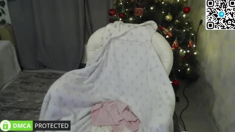 Snapshot of lavinell chatting on 12/04/24, 03:26 Mia online show from 12/04/24, 03:26