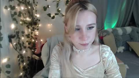 Snapshot of lavinell chatting on 03/04/25, 10:38 Mia online show from 03/04/25, 10:38