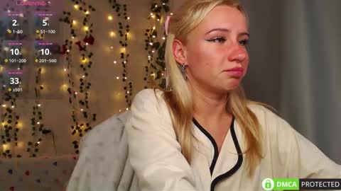 Snapshot of lavinell chatting on 10/21/25, 09:26 Mia online show from 10/21/25, 09:26