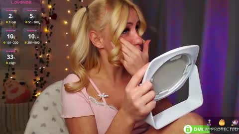 Snapshot of lavinell chatting on 11/02/25, 07:05 Mia online show from 11/02/25, 07:05