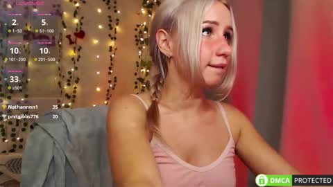 Snapshot of lavinell chatting on 11/24/25, 03:28 Mia online show from 11/24/25, 03:28