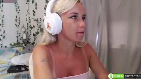 Mia online show from 07/23/26, 09:29