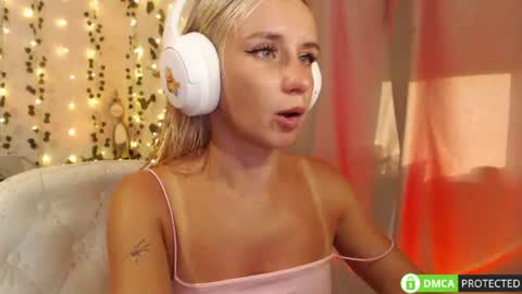 Mia online show from 07/26/26, 03:08