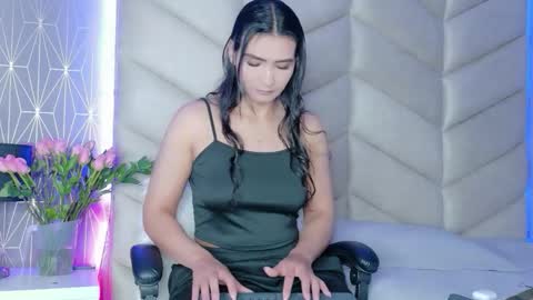 laya online show from 02/15/26, 11:23