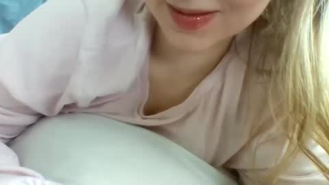 layannalea online show from 02/27/25, 10:42