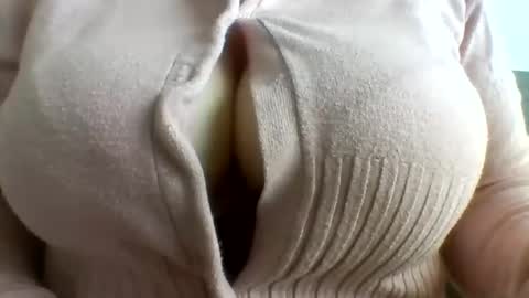 Snapshot of layannalea chatting on 12/21/25, 09:00 layannalea online show from 12/21/25, 09:00