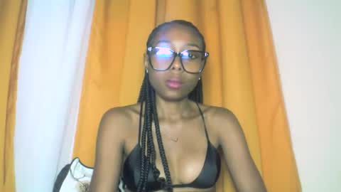 Snapshot of layannek chatting on 10/24/25, 07:10 layannek online show from 10/24/25, 07:10