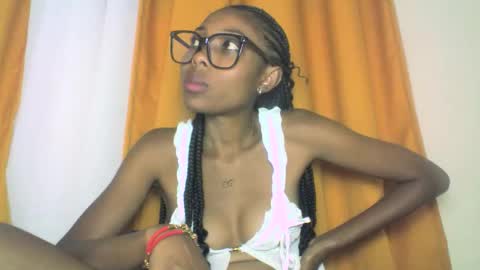 Snapshot of layannek chatting on 10/25/25, 10:26 layannek online show from 10/25/25, 10:26