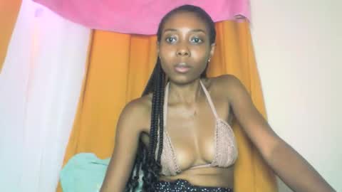 Snapshot of layannek chatting on 11/18/25, 08:41 layannek online show from 11/18/25, 08:41