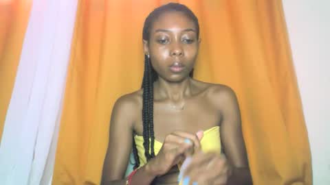 Snapshot of layannek chatting on 11/19/25, 03:39 layannek online show from 11/19/25, 03:39