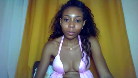 Snapshot of layannek chatting on 11/28/25, 07:05 layannek online show from 11/28/25, 07:05