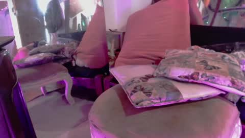 Snapshot of laye19 chatting on 01/14/25, 05:23 Laye19 online show from 01/14/25, 05:23